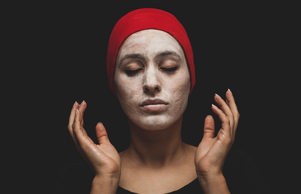Jak leczyć suchą skórę głowy – wskazówki dotyczące nawilżania skóry głowy